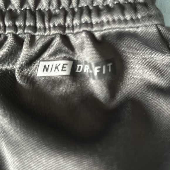 Hurley Boys Medium Grey Shorts - Picture 6 of 9